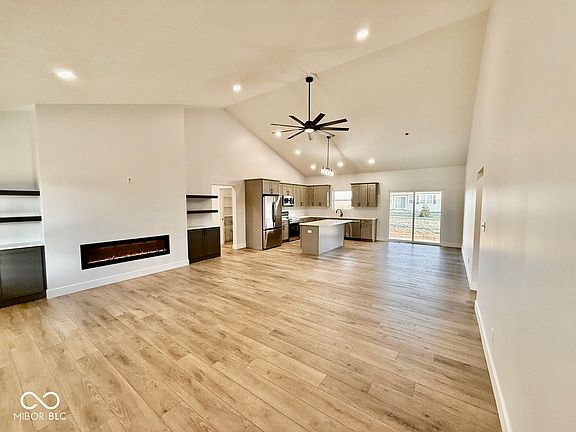3rd image of 2546 Birchwood Ln