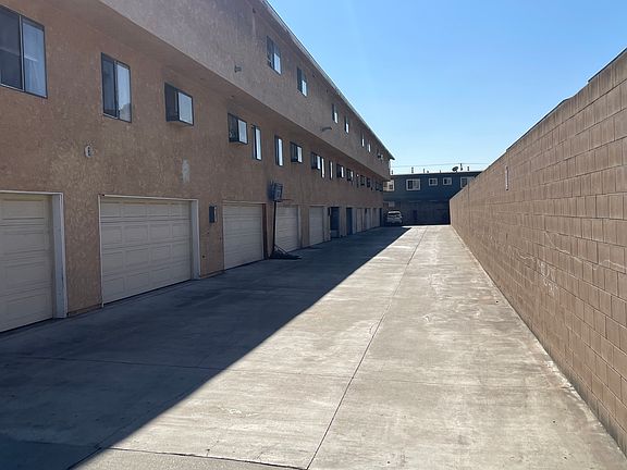 2nd image of 9306 Palm St #11
