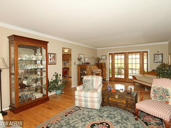 2nd image of 4900 Chanticleer Ave