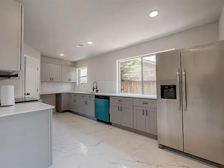 12055 Fairpoint Dr — Photo 34