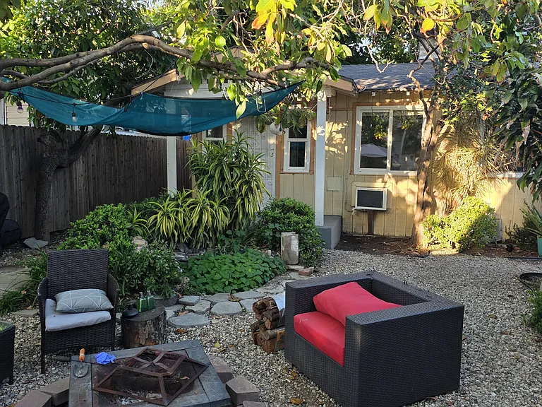1352 1/2 N McCadden Pl — Photo 2