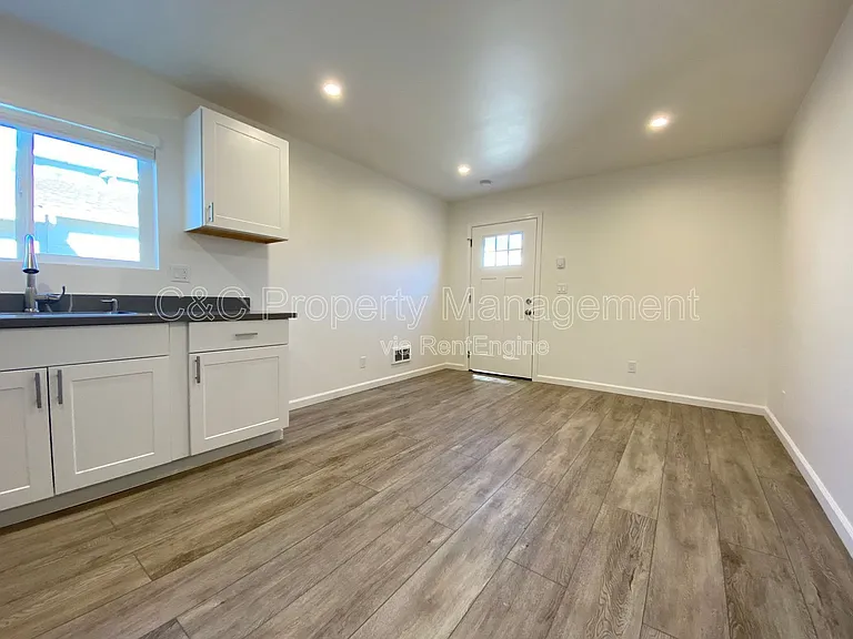 1301 Darwin St #B — Photo 6