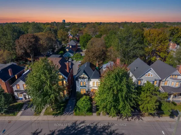 236 Frontenac St, Kingston, ON K7L 3S6