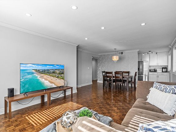 4th image of 5915 W Gunnison St APT 2A