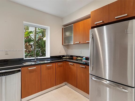 5th image of 234 Meridian Ave APT 3