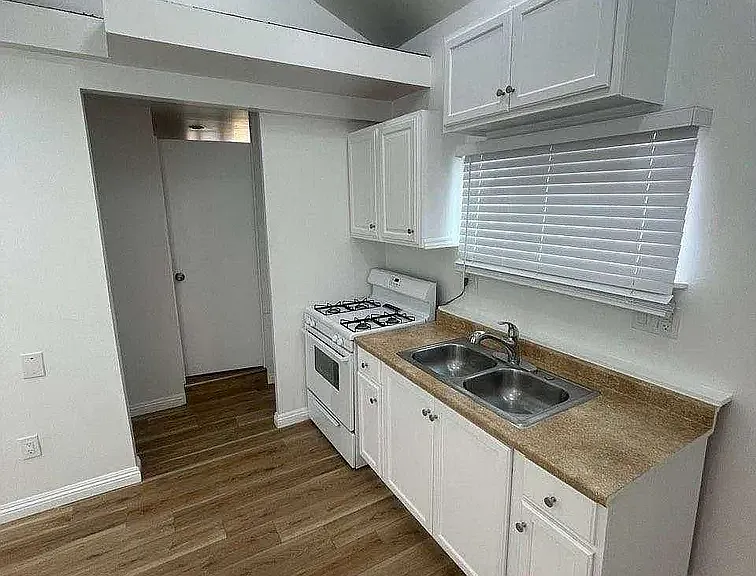 7103 Flight Ave — Photo 1