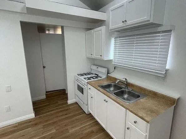 7103 Flight Ave, Los Angeles, CA 90045