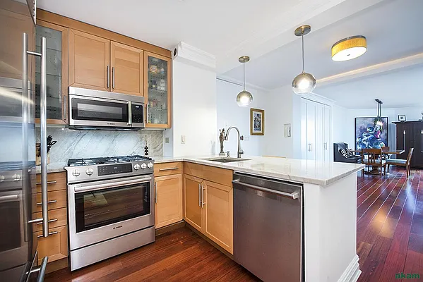 Sold by Akam Sales and Brokerage | media 8
