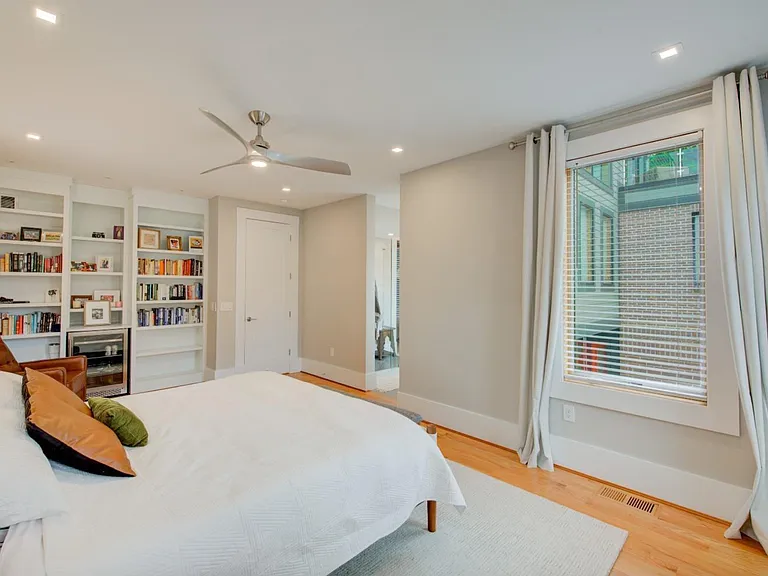 328 Mulberry St — Photo 15