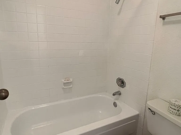 Cypresswood Crossing Apartments — Photo 32