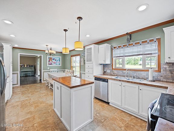 2nd image of 333 Burnett Dr