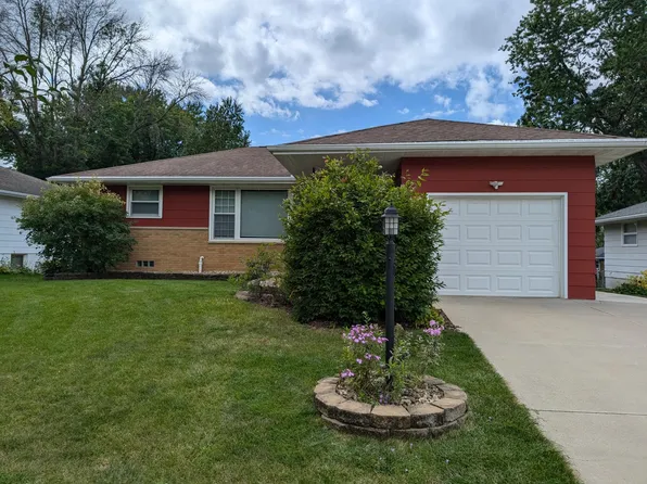 2371 11th Ave NW, Rochester, MN 55901