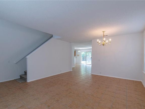 5th image of 303 Lakehurst Dr
