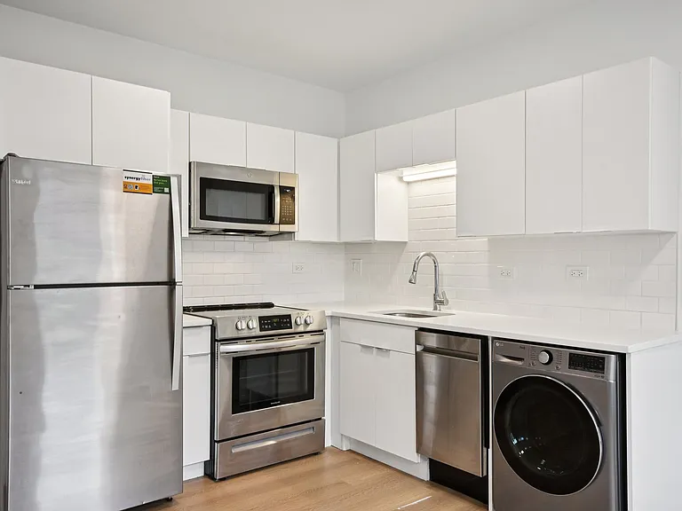 1650 W. Roscoe St. — Photo 20