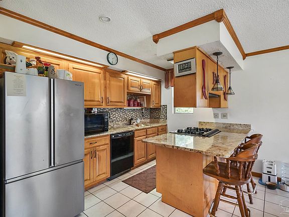 3rd image of 5895 Moss Ln