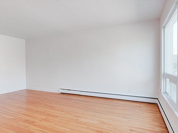 5th image of 2036 Oak Grove Ln
