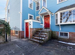 7 Cozzens Ct, Newport, RI 02840