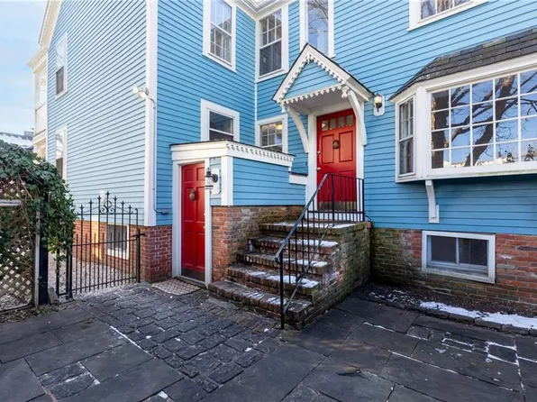 7 Cozzens Ct, Newport, RI 02840