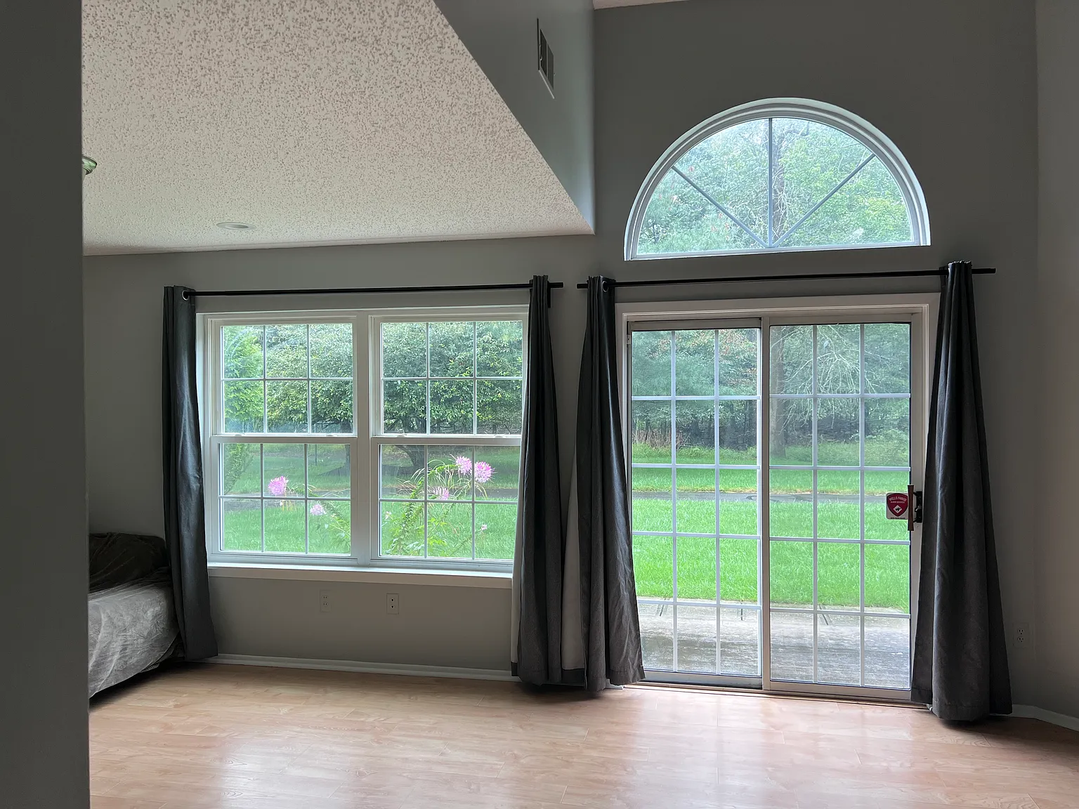 2 bed, 2.5 bath, 1267 sqft, $2,700 — Photo 2