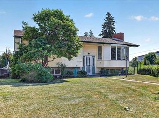 7727 W Bowcliffe Cres NW, Calgary, AB T3B 2S6