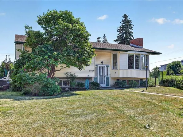 7727 W Bowcliffe Cres NW, Calgary, AB T3B 2S6