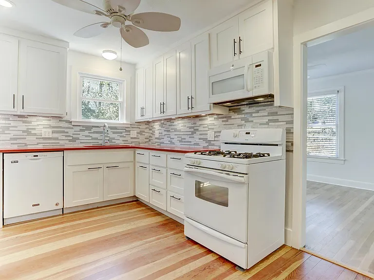 1109 Summit St — Photo 9