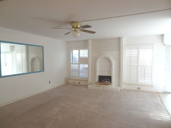 2nd image of 3018 E Park Dr