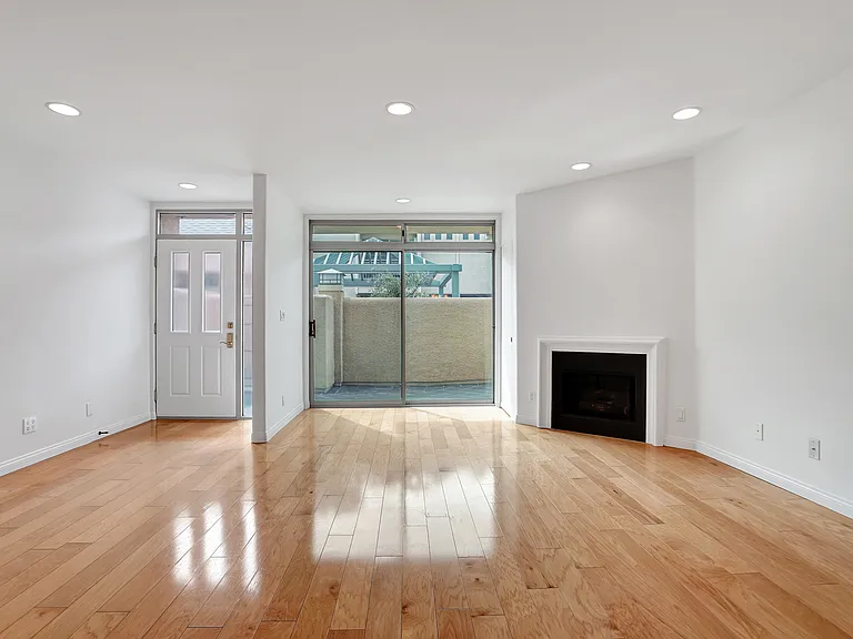14101 Dickens St #10 — Photo 2