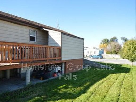 3rd image of 1196 Blaine Ave