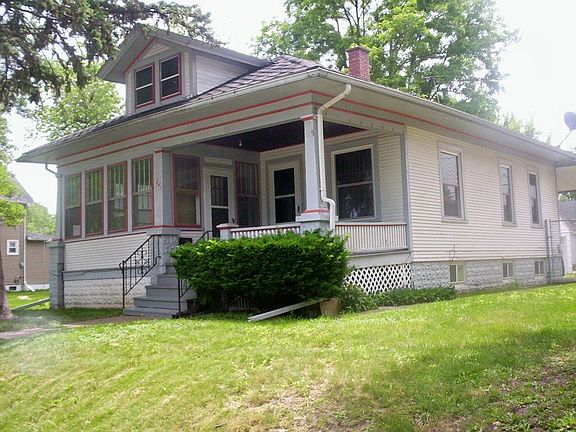 Great 2 Bedroom, 1 & 3/4 Bath Ranch!