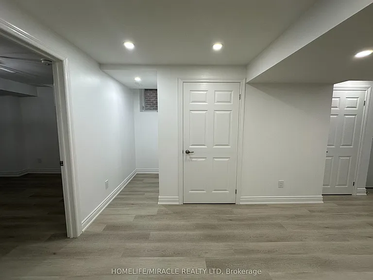 30 Clipper Ln #BASEMENT — Photo 10