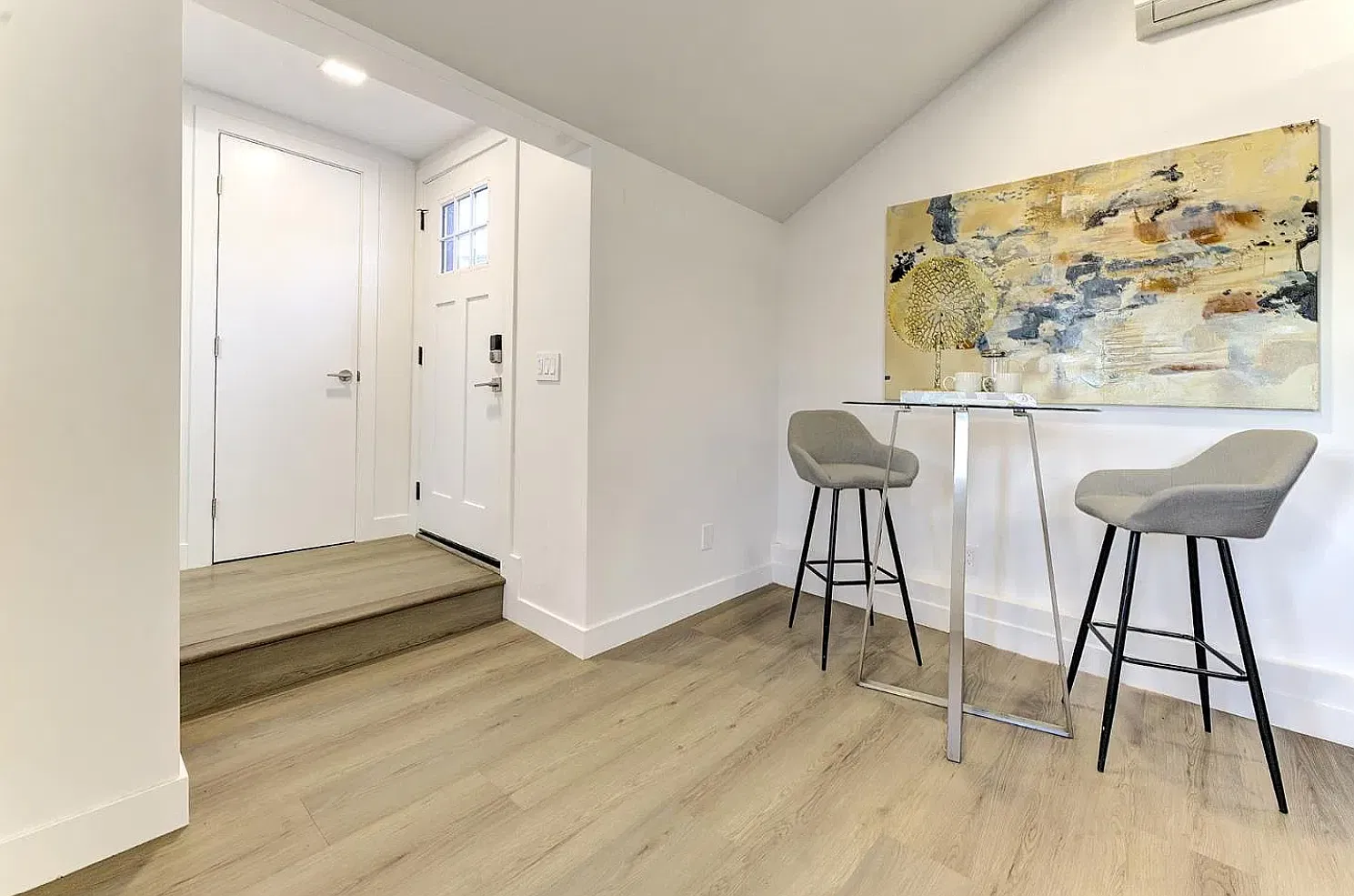 Studio, $2,600 — Photo 1