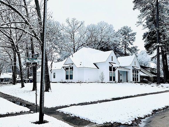 2nd image of 522 N Marlborough Cir