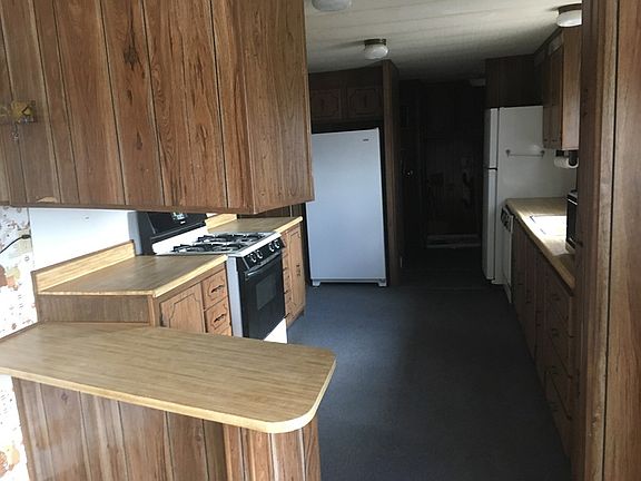 5th image of 1091 Elmore Ave
