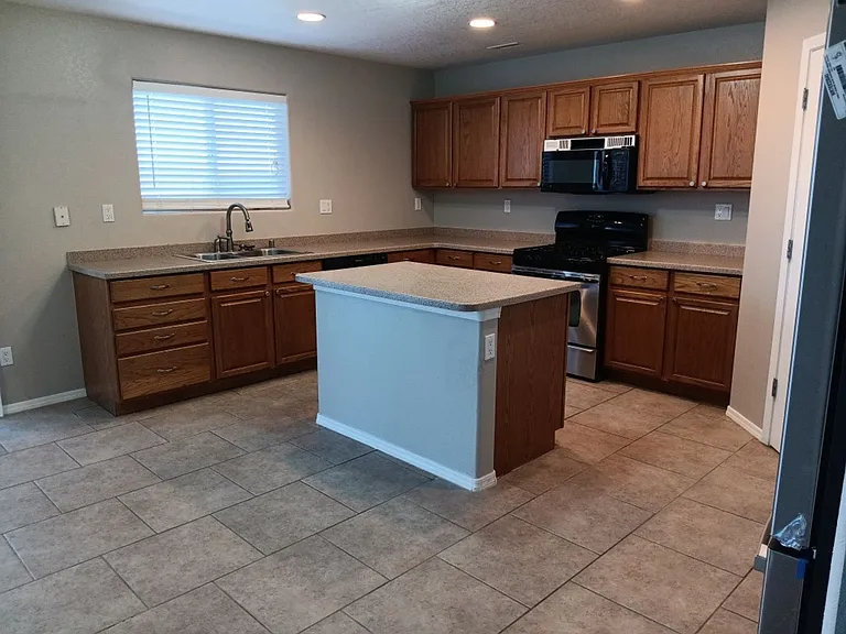 6523 Avenida Madrid NW — Photo 4