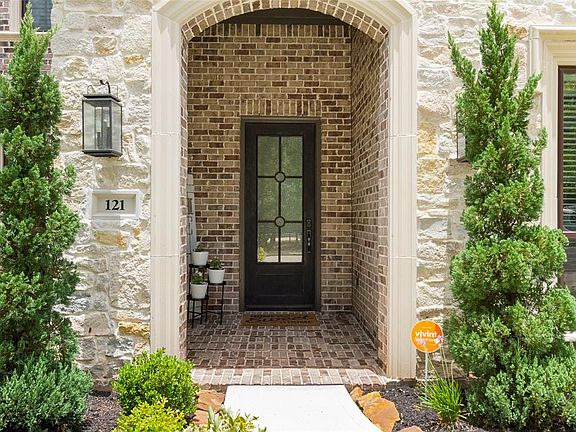4th image of 121 Hunter Hollow Pl