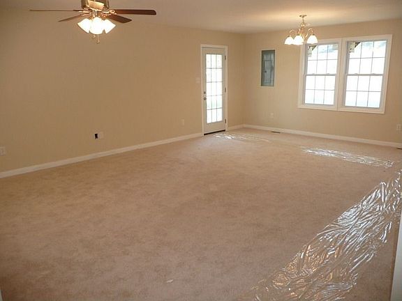 4th image of 2301 Gordon Ln