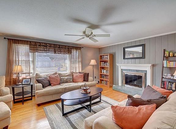 Beautiful living room with ...