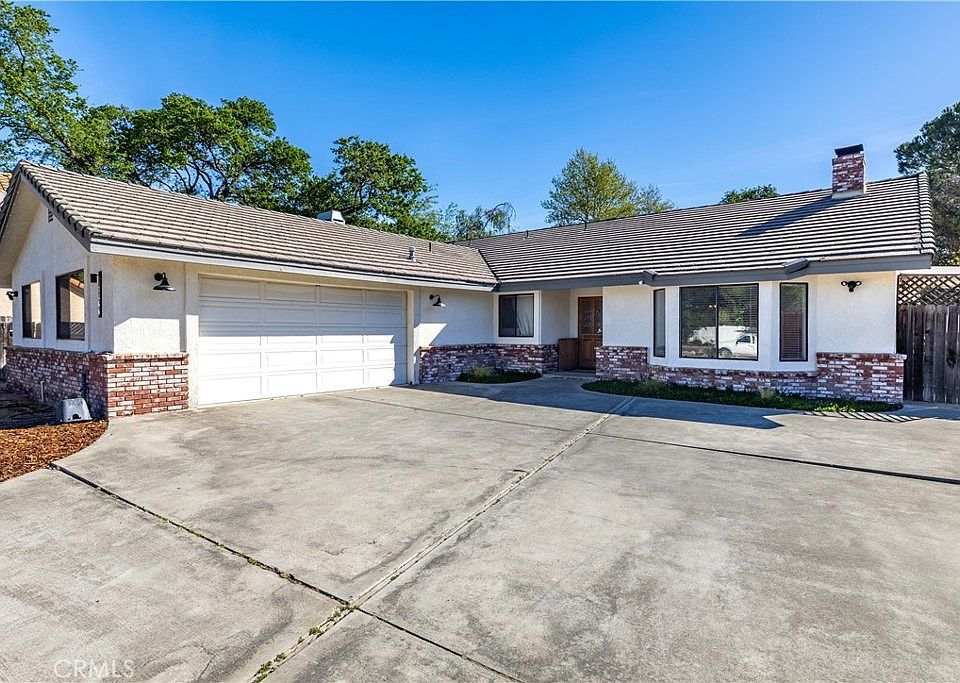 1st image of 2466 Beechwood Dr
