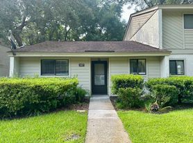 96 Mathews Dr, Hilton Head Island, SC