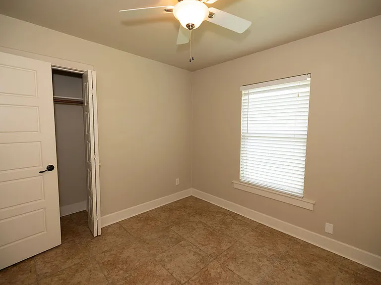 231 N Guilford Dr — Photo 21