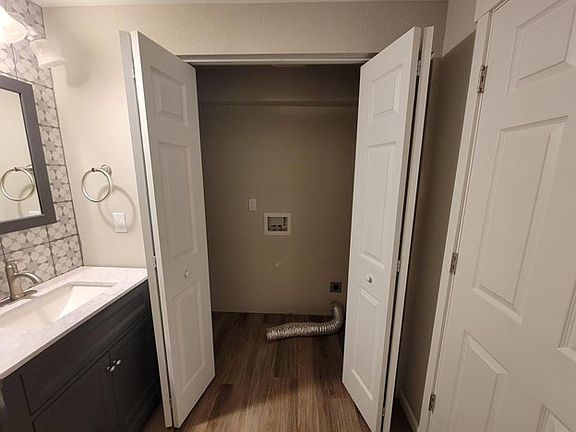 3rd image of 1014 E Sanson Ave #1014