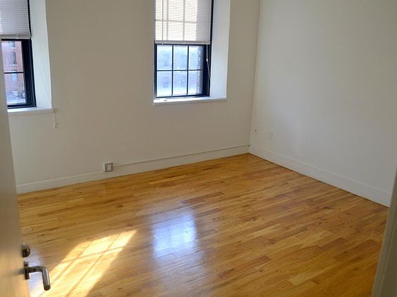 5th image of 555 Roosevelt Ave #207