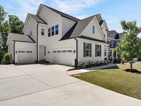 3rd image of 2921 Macintosh Woods Dr