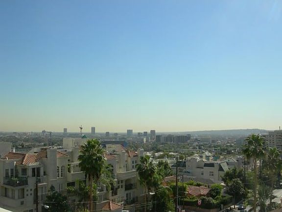 4th image of 999 N Doheny Dr APT 409