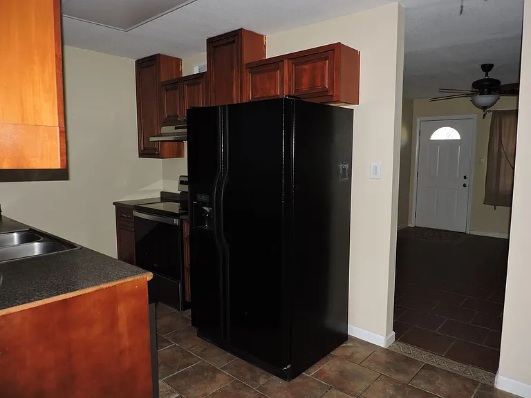 1117 Medford Ave — Photo 5