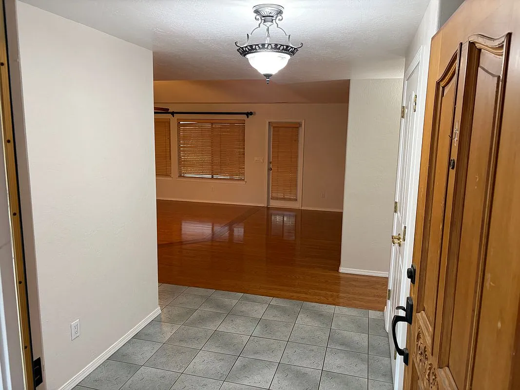 3 bed, 2.0 bath, 1993 sqft, $2,850 — Photo 2