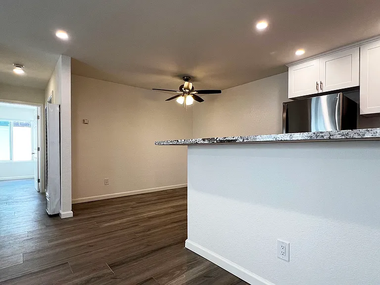 Florida Street Apartments — Photo 32