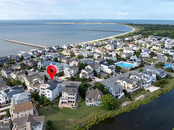 5th image of 309 W Cape Shores Dr