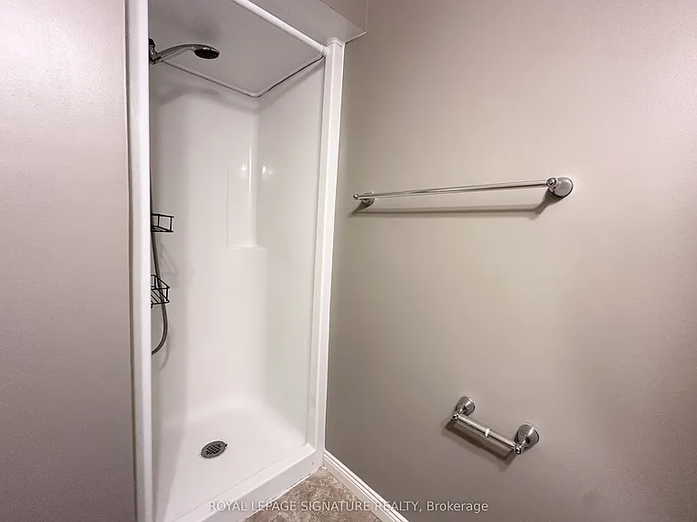 602 Gibney Cres — Photo 16